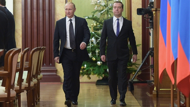 President Vladimir Putin (L) and Prime Minister Dmitry Medvedev (RIA Novosti / Alexander Astafyev) 